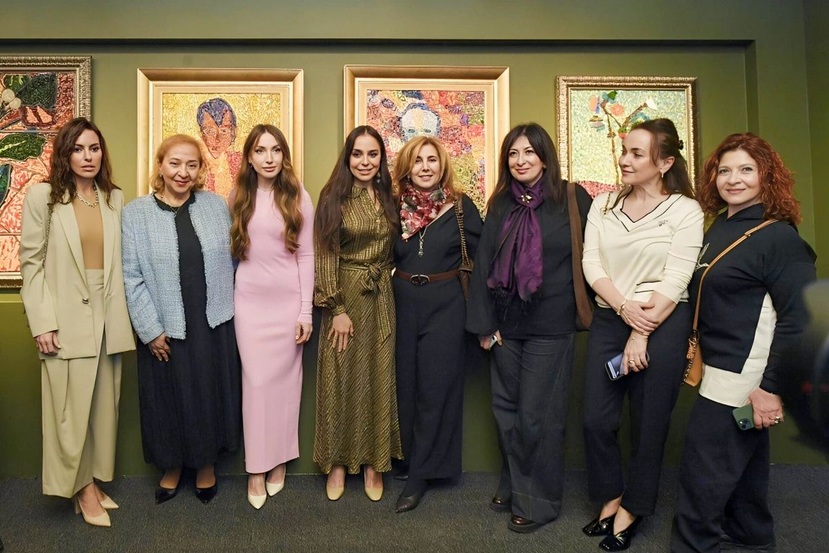 В Национальном музее ковра открылась персональная выставка Образ, запечатленный в памяти