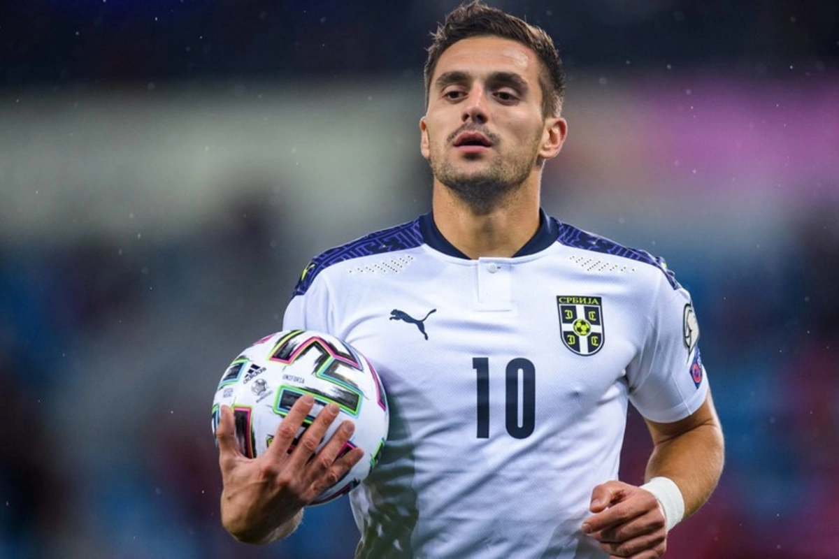 KİV: Qarabağ Fənərbağçadan ayrılan məşhur futbolçu ilə maraqlanır KİV: Qarabağ Fənərbağçadan ayrılan məşhur futbolçu ilə maraqlanır