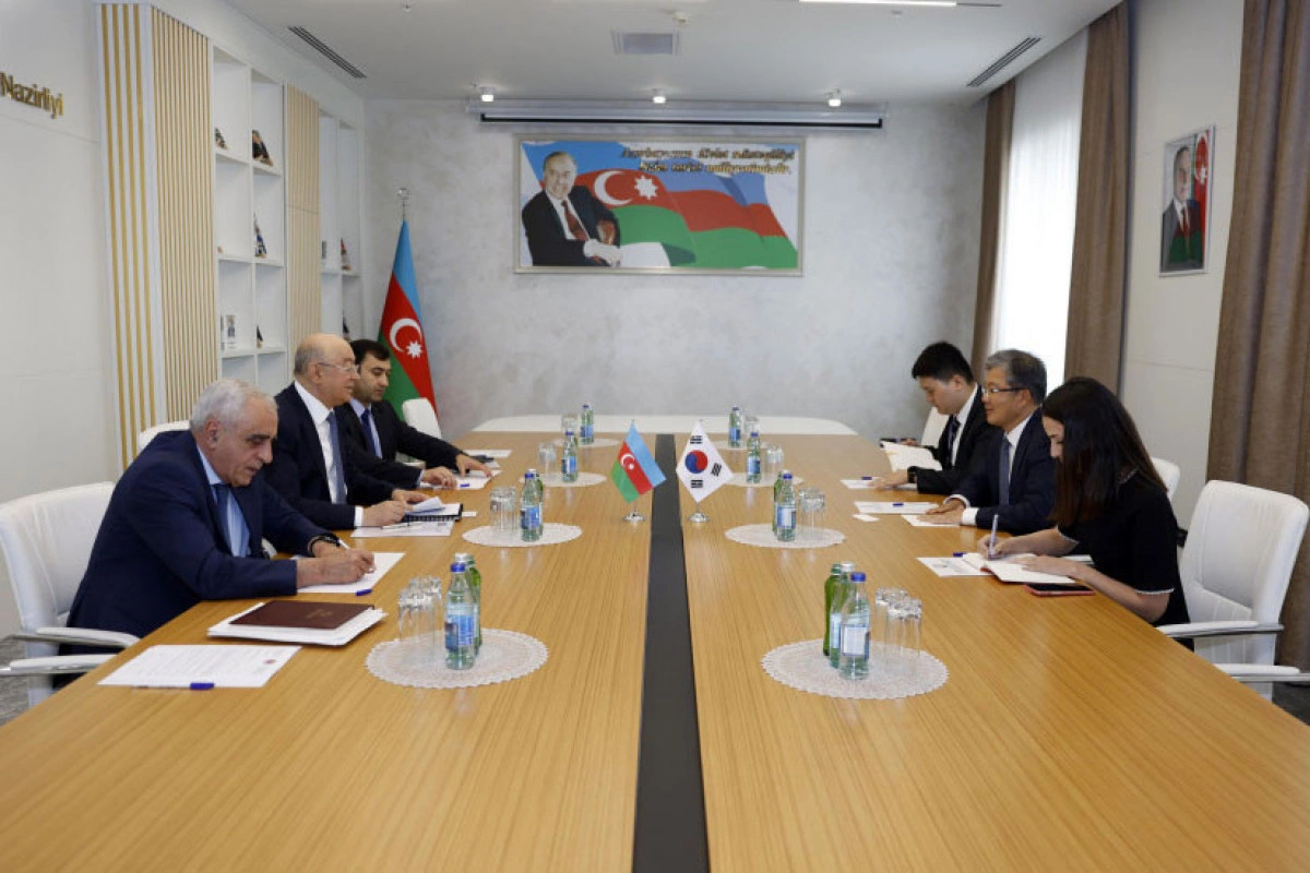 Kəmaləddin Heydərov Koreya səfiri ilə görüşüb Kəmaləddin Heydərov Koreya səfiri ilə görüşüb