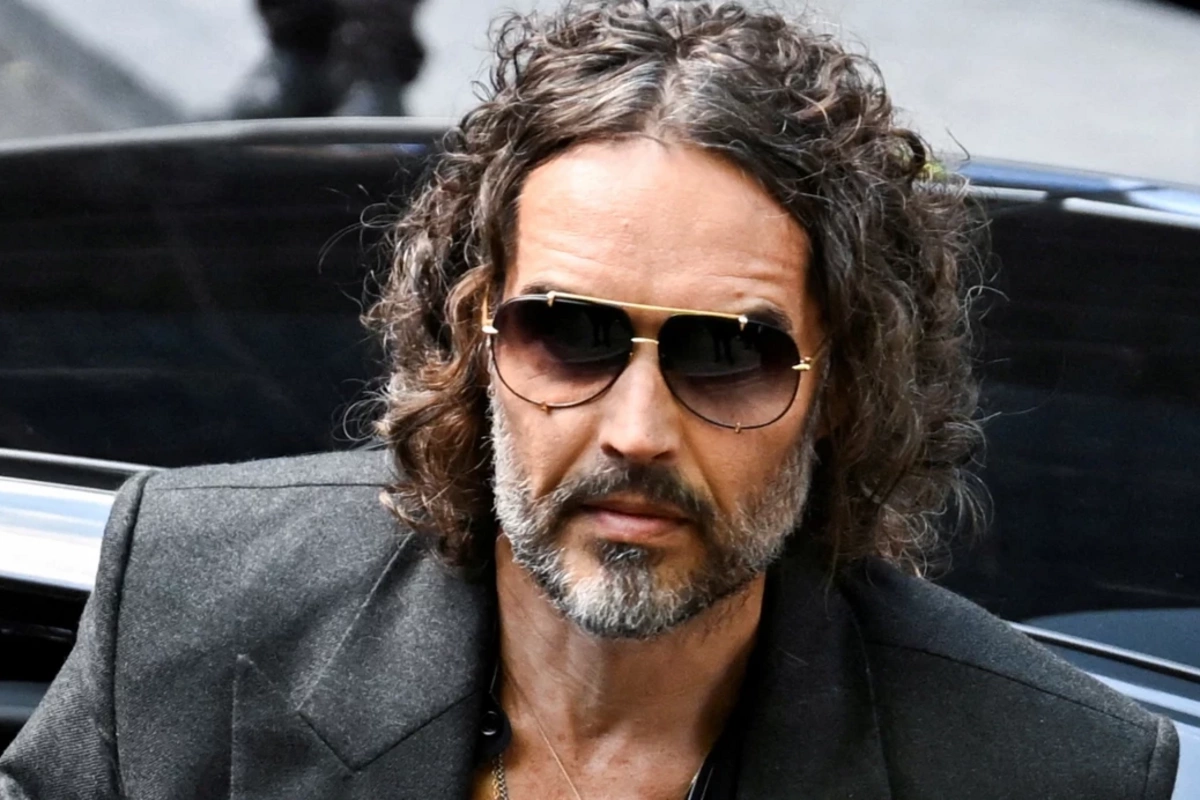 Keti Perrinin keçmiş həyat yoldaşı, məşhur komediyaçı Rassel Brend cinsi zorakılıqda ittiham olunur