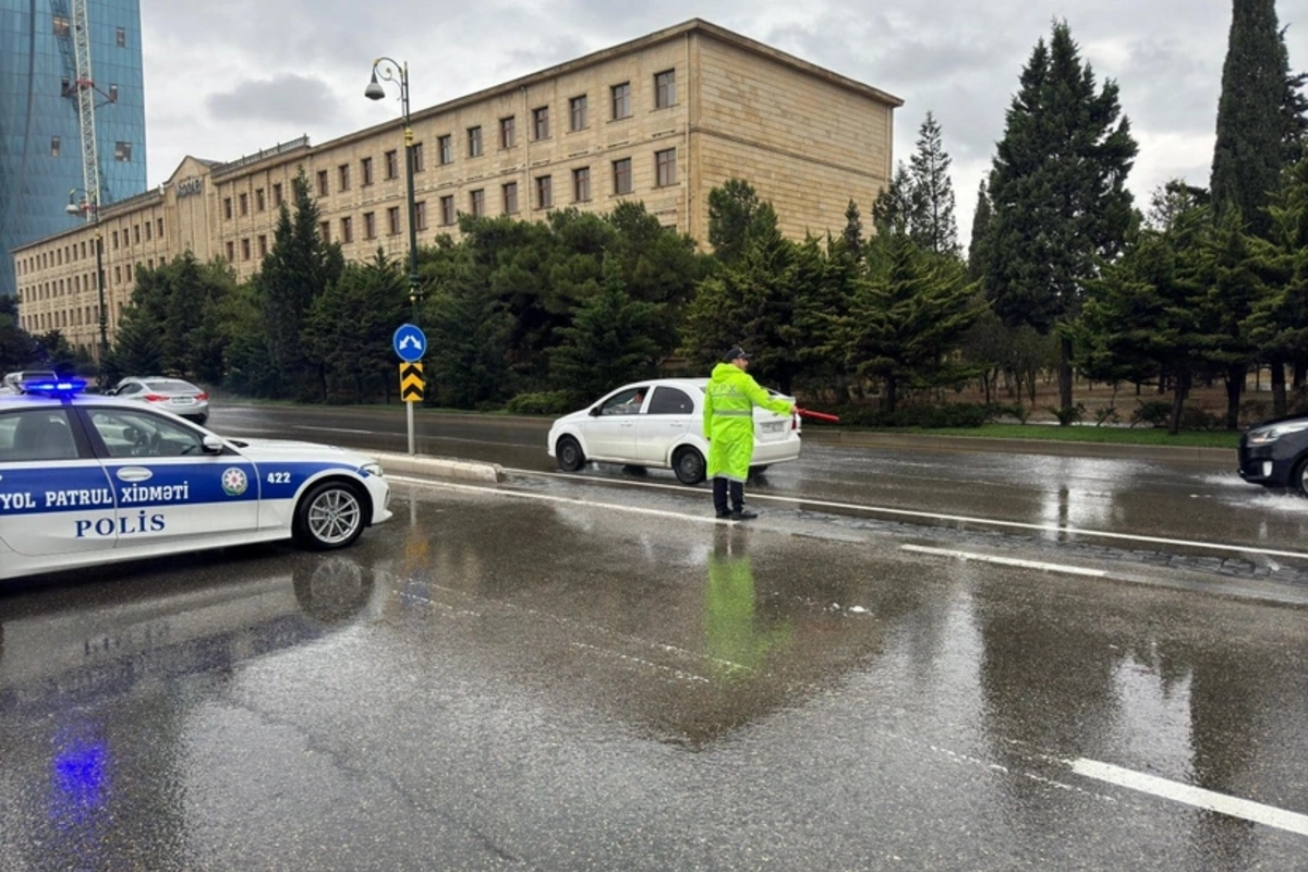 BDYPİ: Yağışlı hava şəraitində sürücülər və piyadalar daha diqqətli olmalıdır