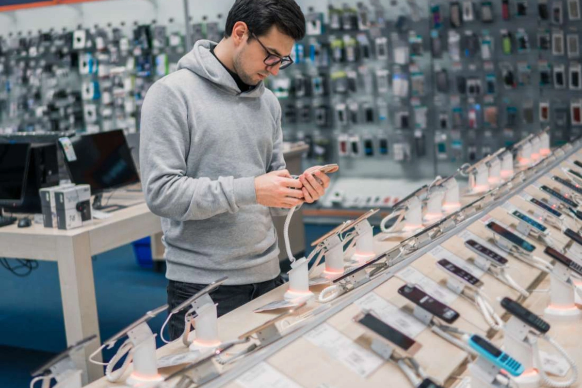 Azərbaycanda bu telefonların qiyməti 100-200% BAHALAŞDI