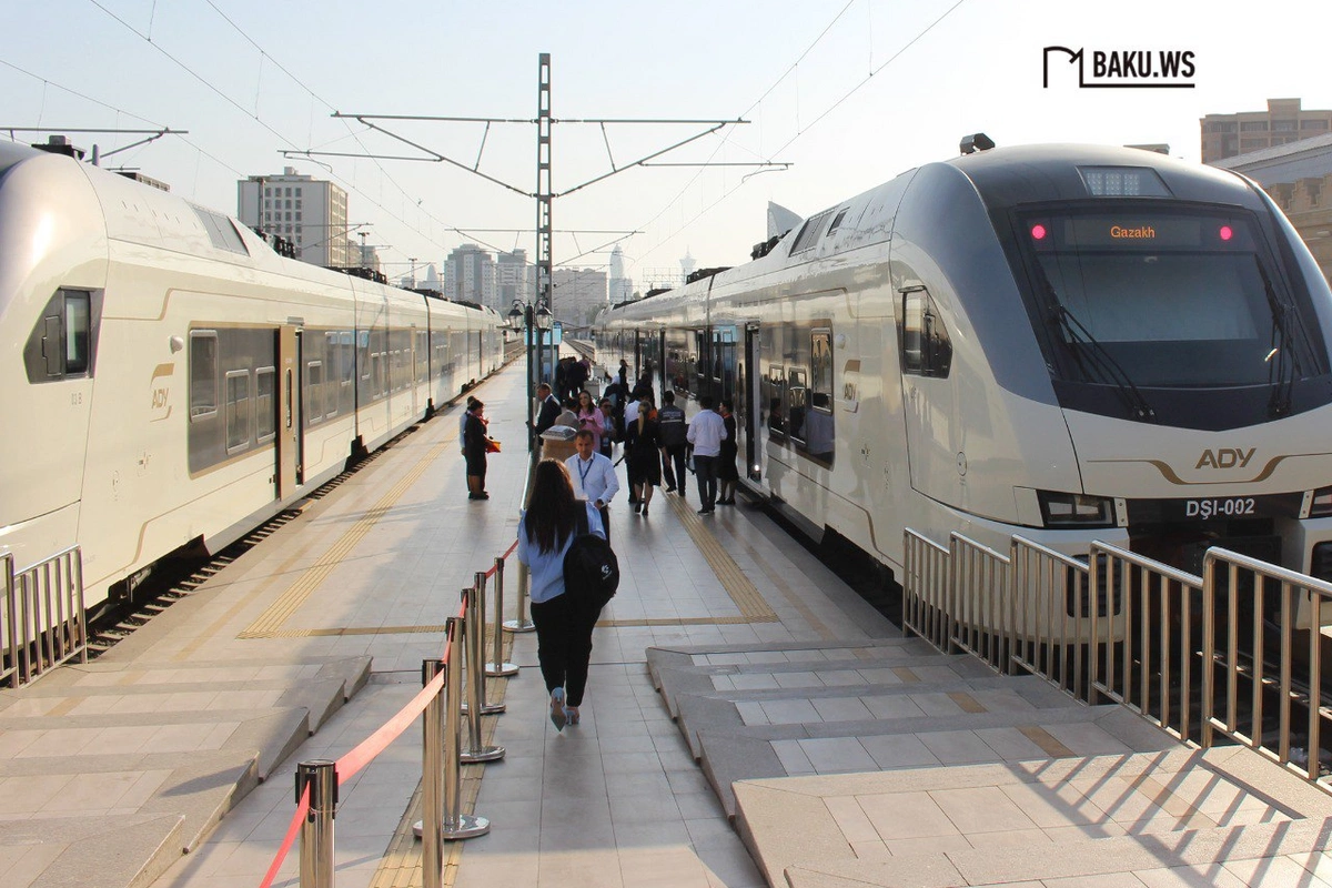 455 kilometr yolu 5 saat 36 dəqiqəyə qət edən SÜRƏT QATARININ YAŞATDIĞI SEVİNC... 455 kilometr yolu 5 saat 36 dəqiqəyə qət edən SÜRƏT QATARININ YAŞATDIĞI SEVİNC...