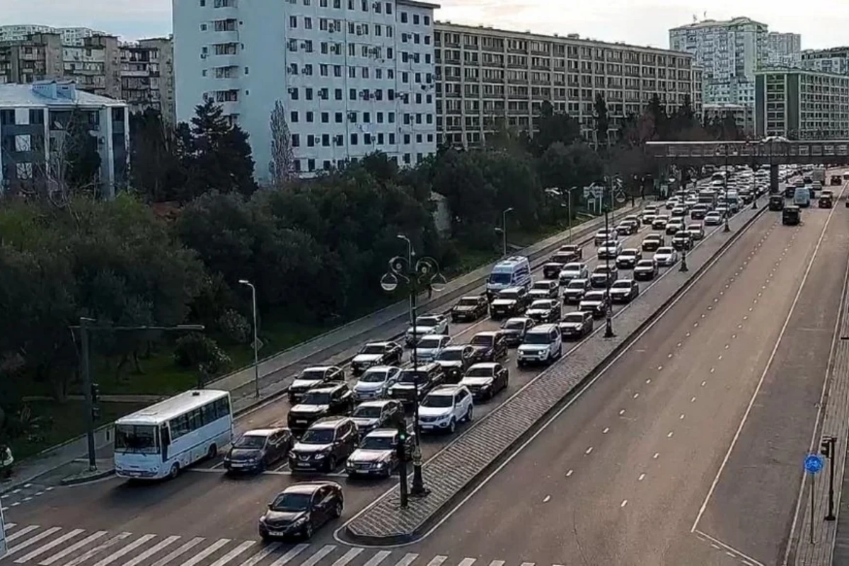 Bakıda tıxac olan yollar açıqlanıb