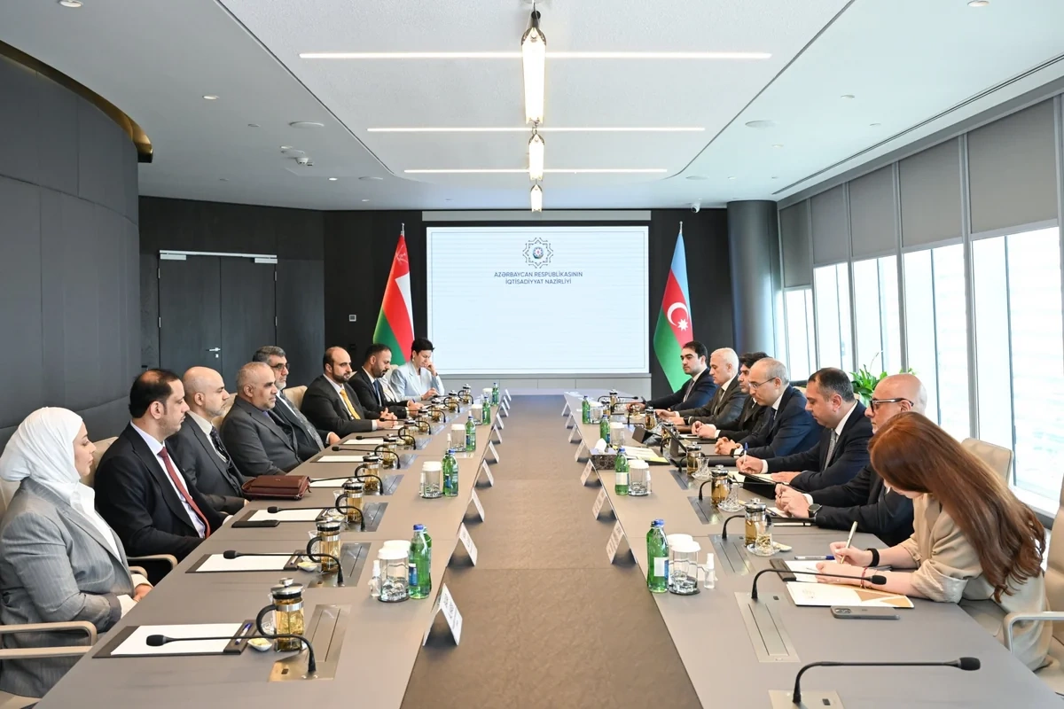 Azərbaycan Omanla iqtisadi münasibətləri müzakirə edib