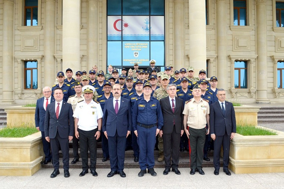 Türkiyəli prorektor Azərbaycanda dəniz əməliyyatları mərkəzinə və döyüş gəmilərinə baş çəkib