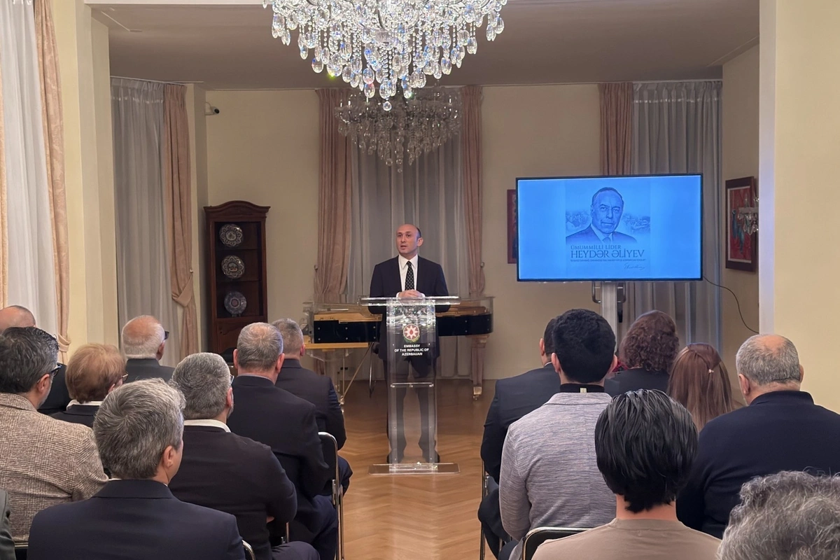 Niderlandda Ulu Öndər Heydər Əliyevin anım günü qeyd edilib