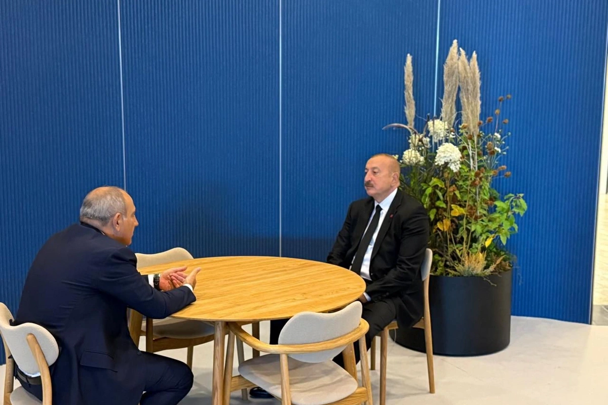 İlham Əliyev Kopenhagendə Nikol Paşinyanla görüşüb