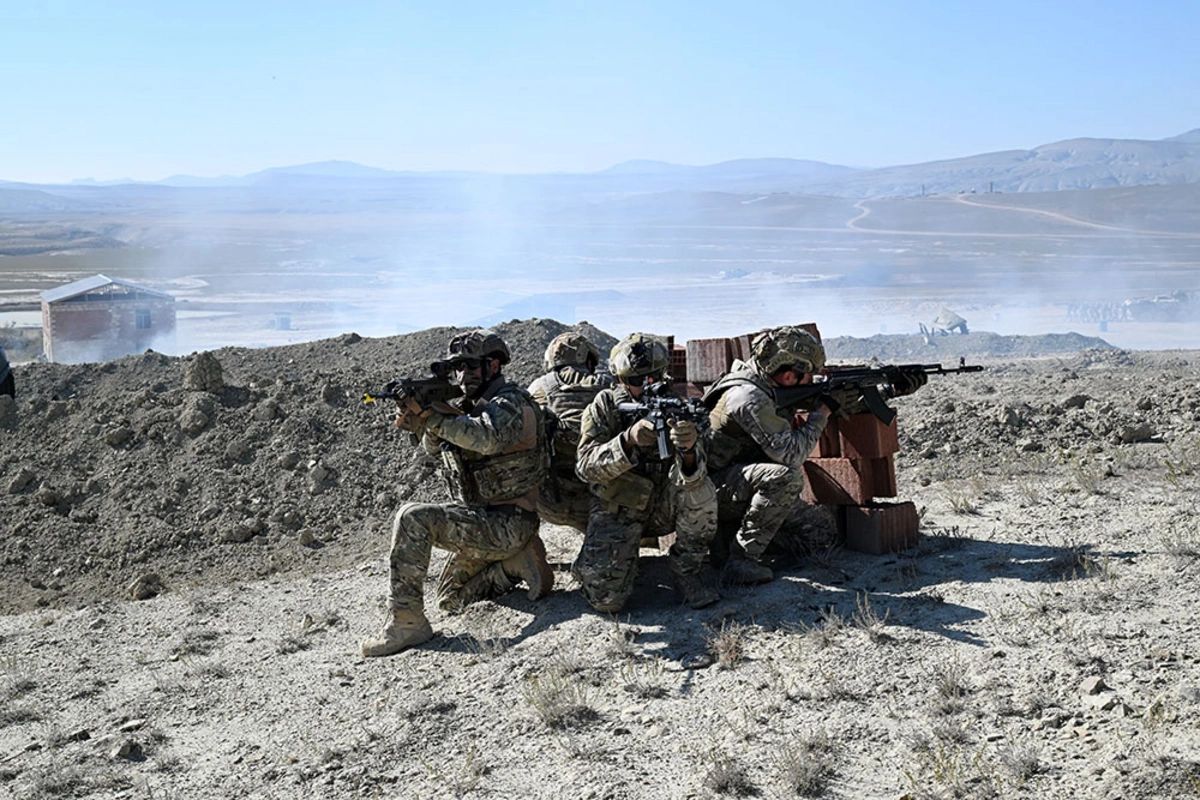 Sarsılmaz Tərəfdaşlıq-2025 birgə xüsusi təyinatlı qüvvələr təlimi sona çatıb Sarsılmaz Tərəfdaşlıq-2025 birgə xüsusi təyinatlı qüvvələr təlimi sona çatıb