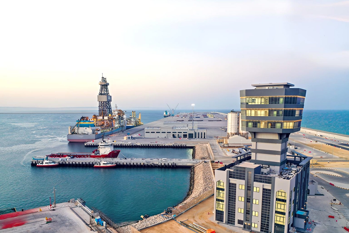 İran PUA-ları Omanda yanacaq anbarlarını hədəf aldı