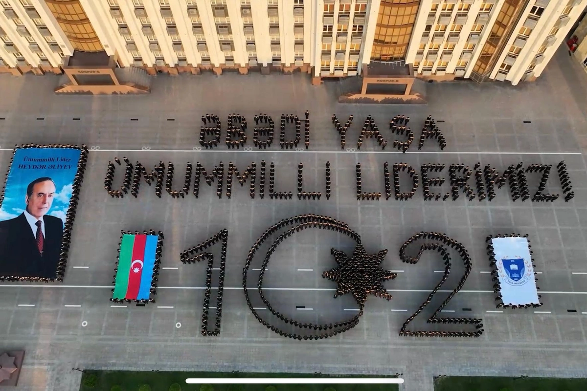 Polis Akademiyasının kursantlarından maraqlı fləşmob