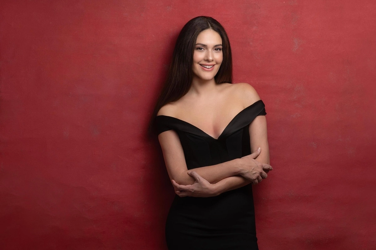 Bergüzar Korel 25 kiloqram arıqlayıb belə oldu Bergüzar Korel 25 kiloqram arıqlayıb belə oldu