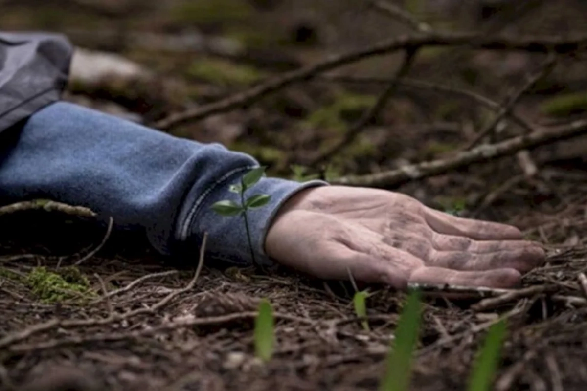 28 yaşlı oğlan evlərinin həyətində ölü tapıldı