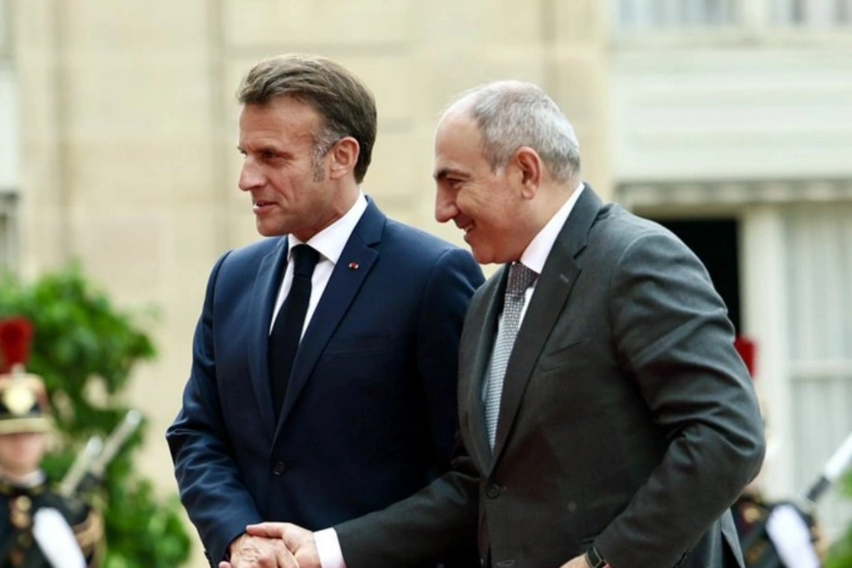 Пашинян встретился с Макроном Пашинян встретился с Макроном
