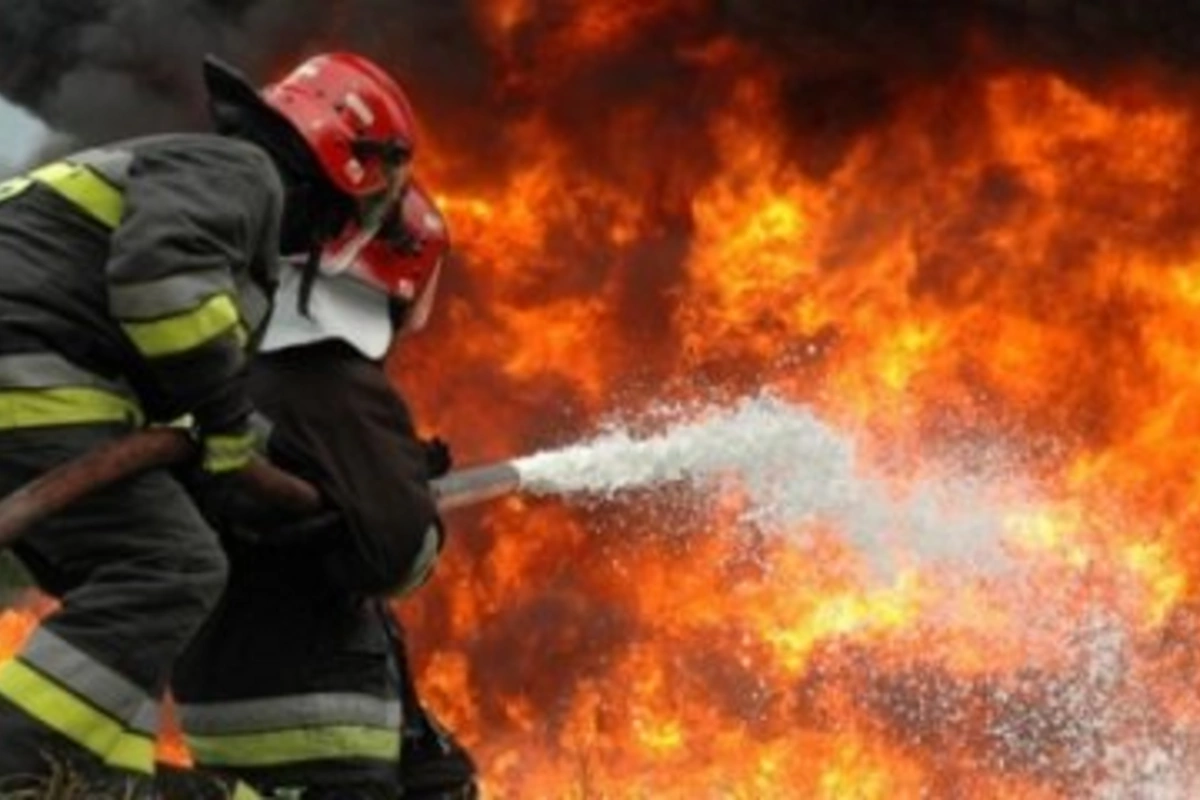 Xırdalanda yaşayış binasında yanğın başlayıb