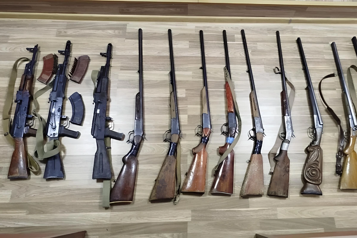 Həftəsonu qanunsuz saxlanılan 10 tüfəng, 3 avtomat aşkarlanıb