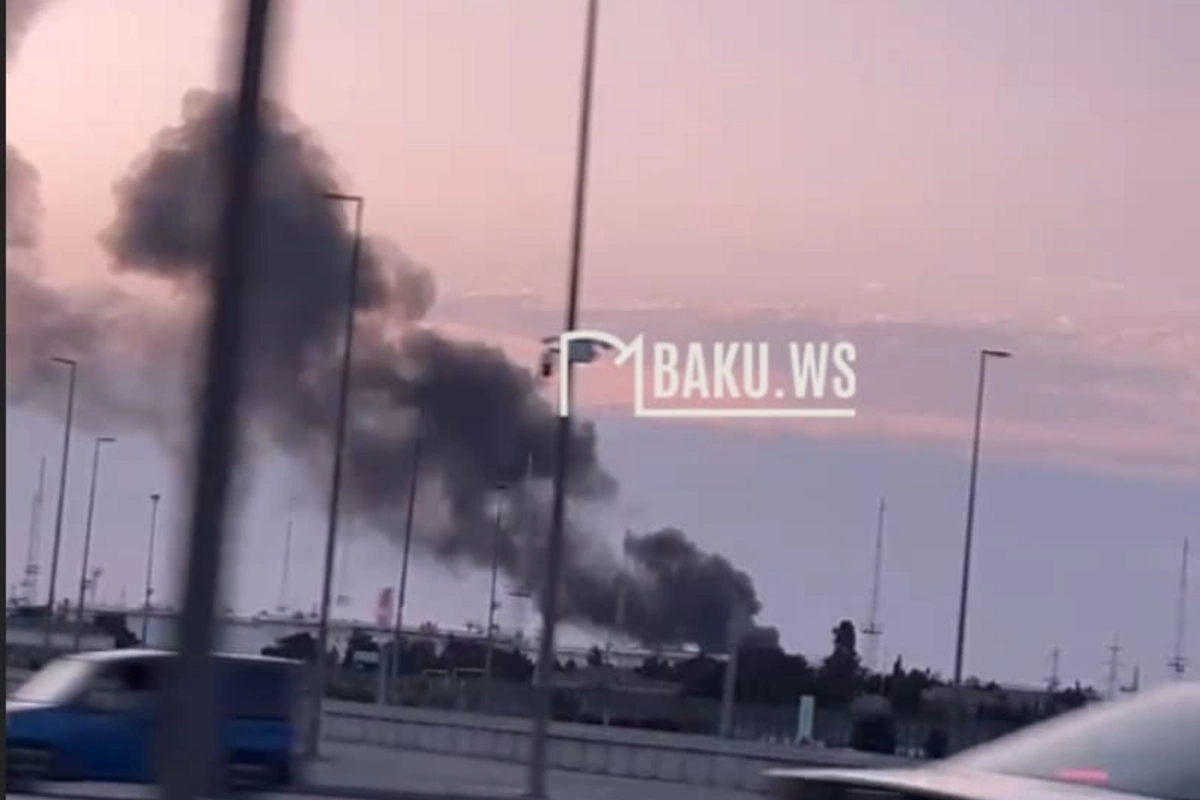 Bakıda qara tüstü ətrafı bürüyüb Bakıda qara tüstü ətrafı bürüyüb