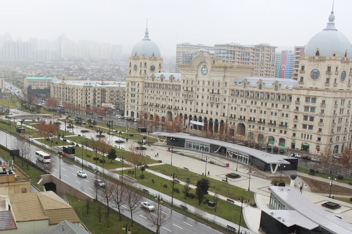 Rain and thunderstorms are expected in Baku tomorrow, with wet snow falling in some regions