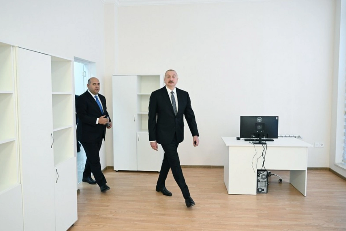 Prezident Ağdamın Kəngərli kəndində inşa edilmiş çoxfunksiyalı inzibati binada yaradılan şəraitlə tanış olub