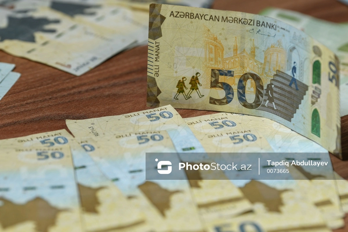 Şirkətin 183 min manat pulunu qızlara xərcləyən əməkdaşa hökm oxundu