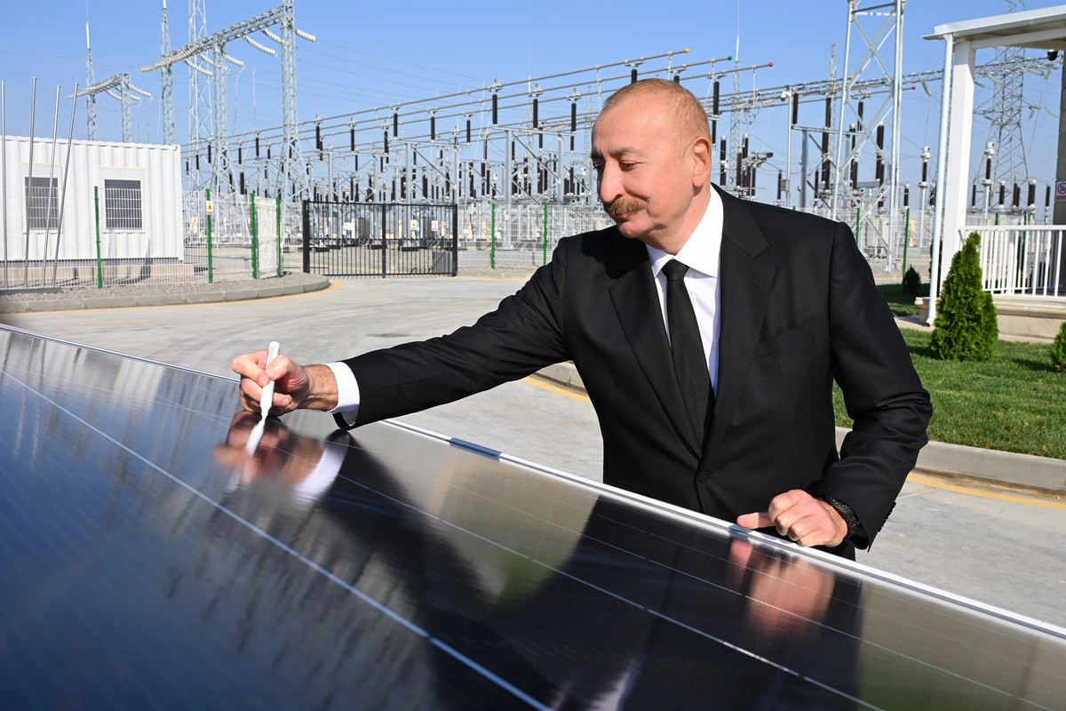 İlham Əliyev Qobustan Günəş Elektrik Stansiyasının açılışında iştirak edib