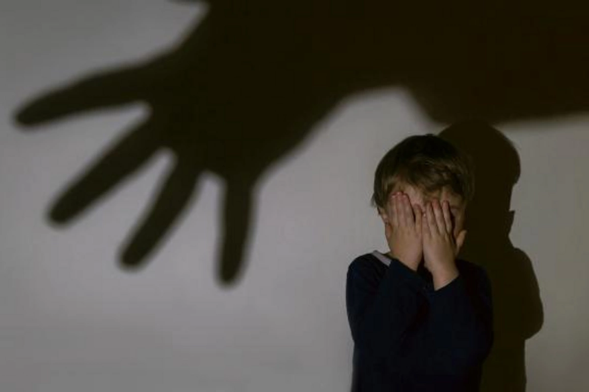 İngiltərədə sosial xidmətlərdə itkin düşən uşaqların sayı 2400-dür