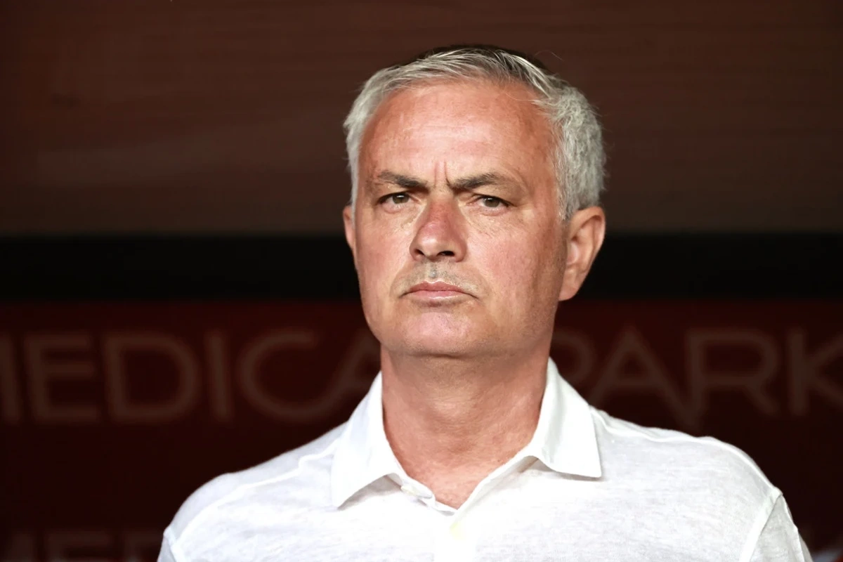 Məşhur xanım müğənnidən Mourinyoya sərt sözlər: Təzminatı düşünən portuqaliyalı dəli Məşhur xanım müğənnidən Mourinyoya sərt sözlər: Təzminatı düşünən portuqaliyalı dəli