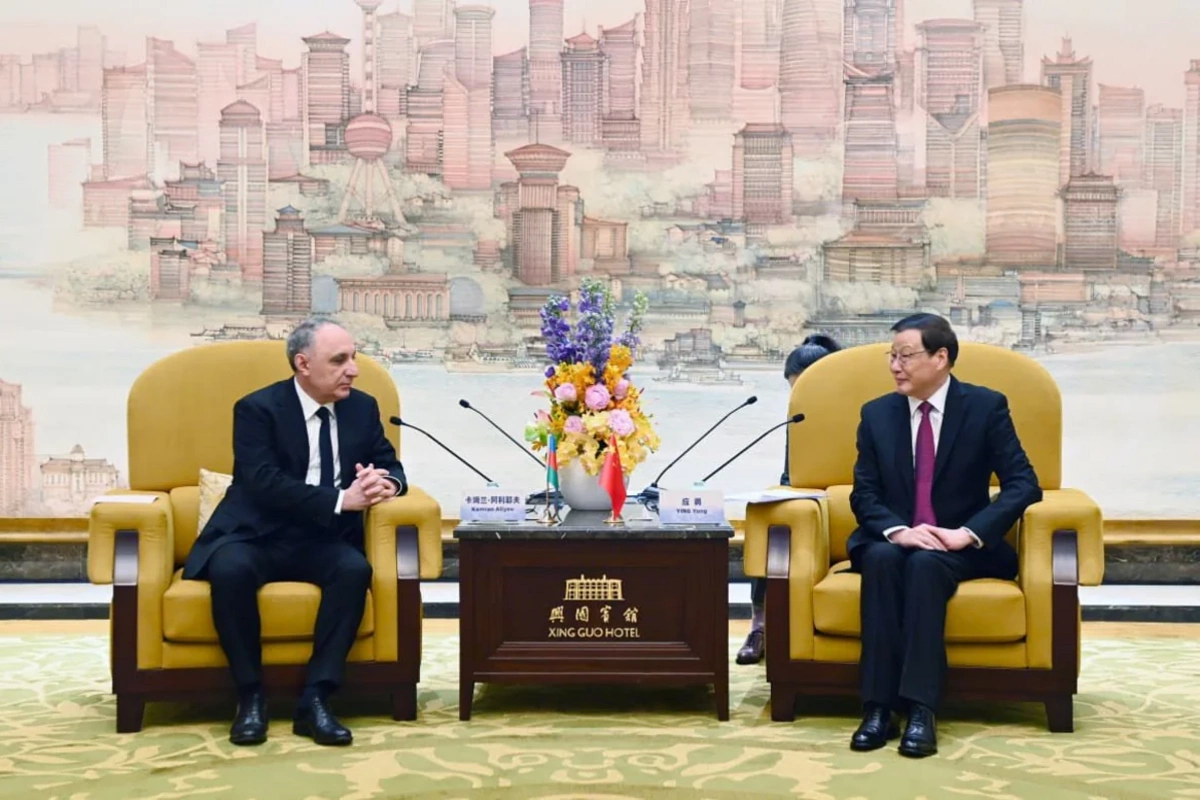 Kamran Əliyev Çinə rəsmi səfərə gedib