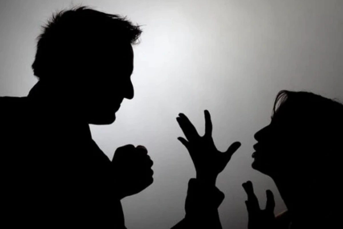 Qayınatası maşın almadığı üçün arvadını döydü