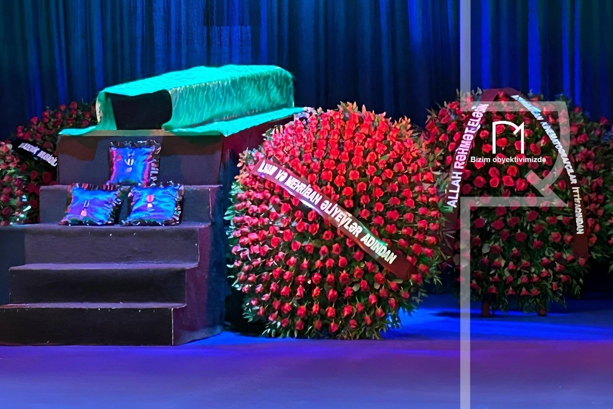 Prezident və xanımı Rasim Balayevlə vida mərasiminə əklil göndərdi