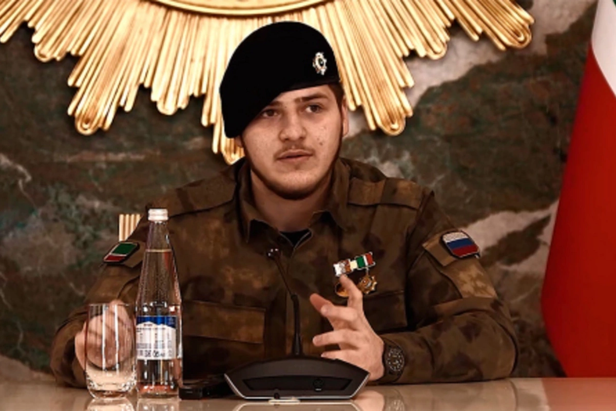 Kadırov ağır qəza şayiələri fonunda oğlu ilə birlikdə video paylaşdı