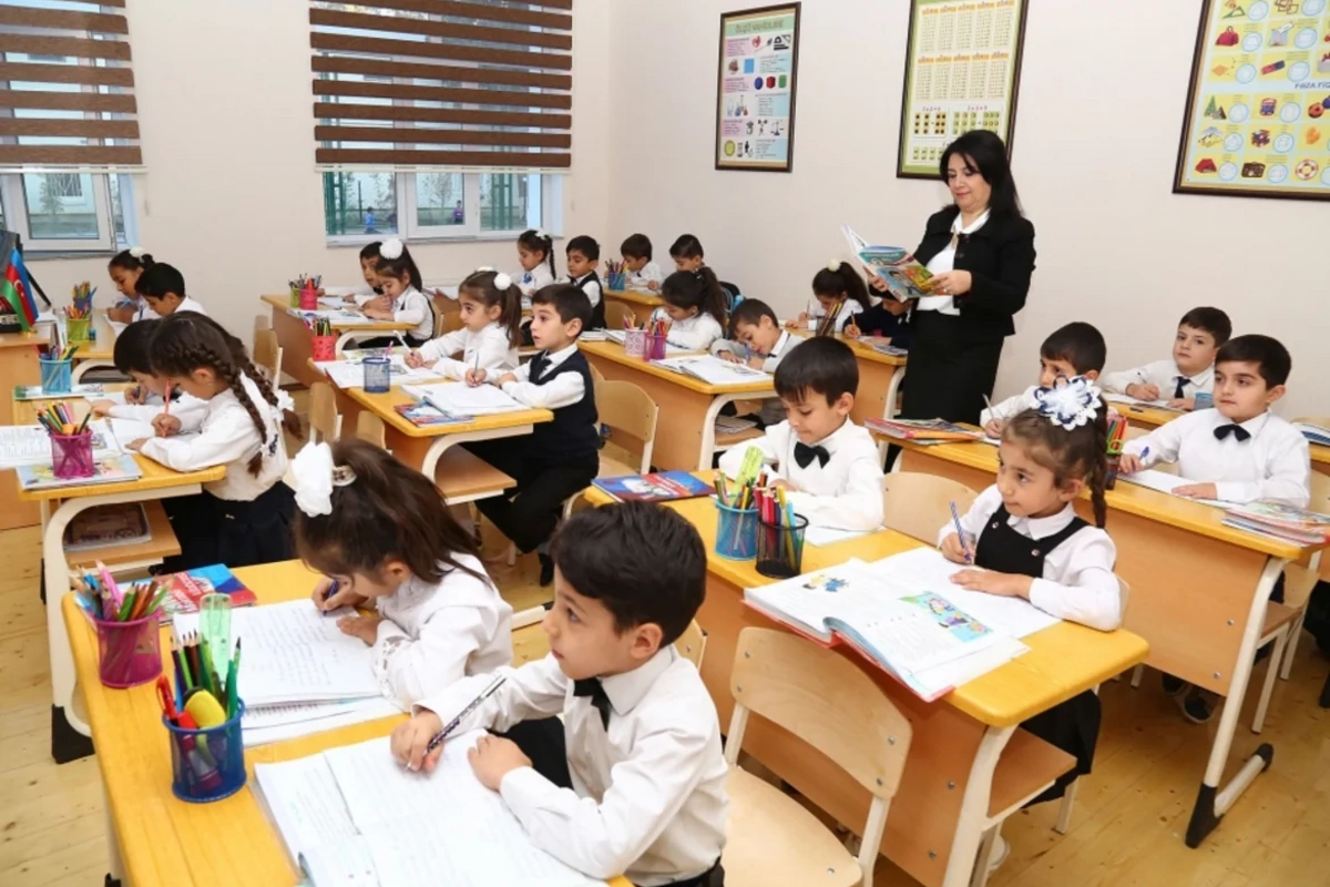 Ekspert: Vahid məktəbli forması şagirdləri bullinq və ayrı-seçkilikdən xilas edir