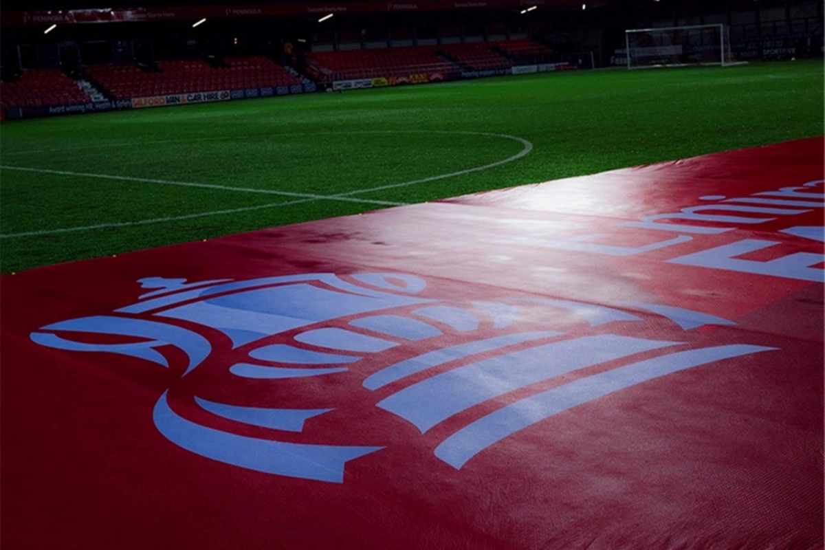 Meydanın donması səbəbindən İngiltərə klublarının oyunu təxirə salınıb