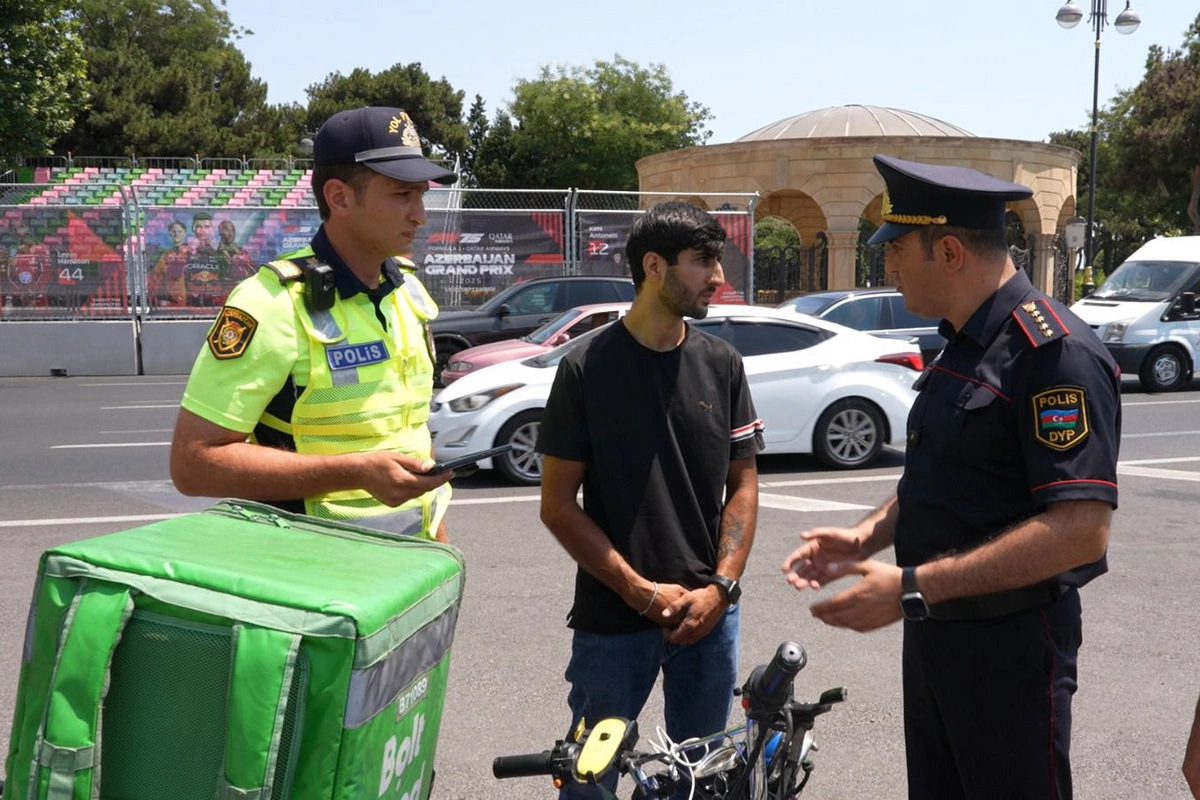 Polis moped və motosiklet sürücülərini maarifləndirdi