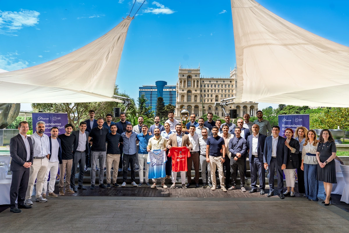 Azercell dünya çempionlarını təbrik etdi Azercell dünya çempionlarını təbrik etdi
