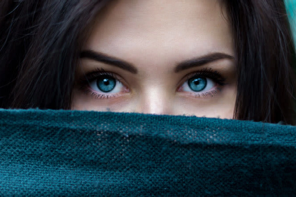 Why did people develop blue eyes?The appearance of blue eyes in humans is the result of a genetic mutation that occurred between 6,000 and 10,000 years ago. Before this mutation, all humans had brown eyes. The mutation affected the OCA2 gene, which is inv