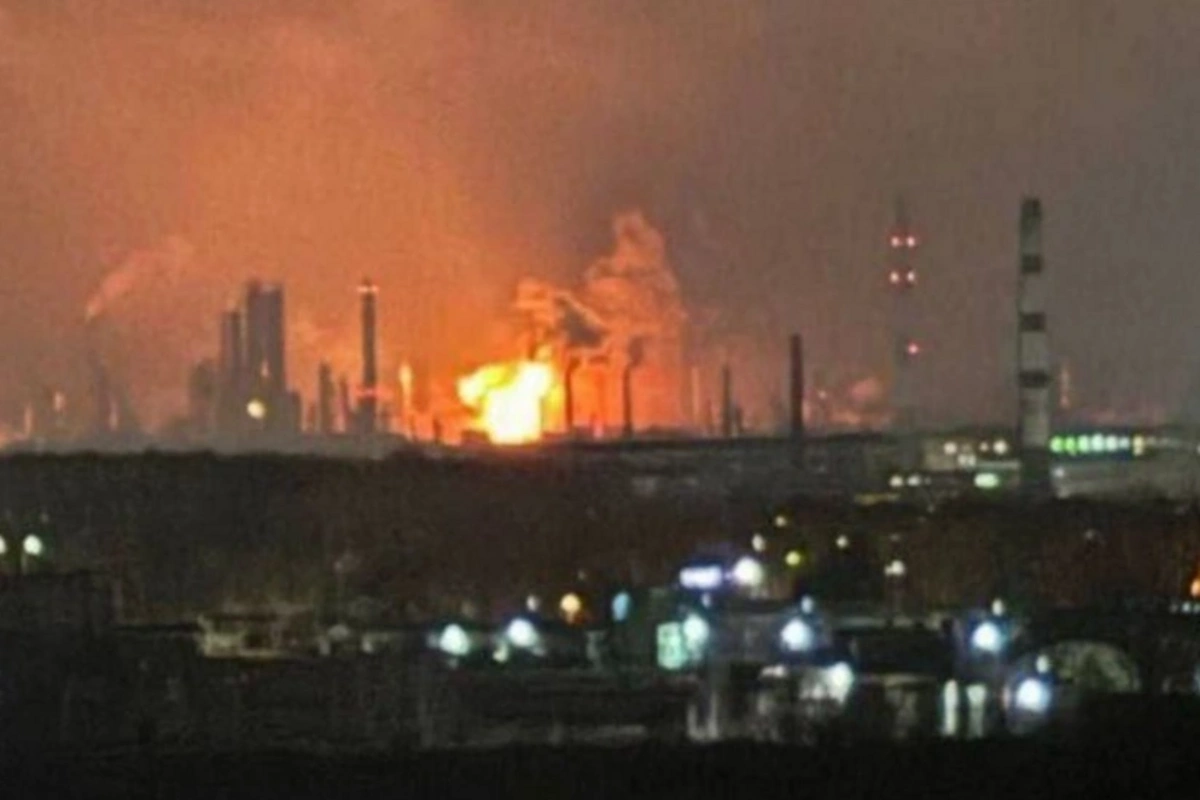 Ukrayna Silahlı Qüvvələrinin Baş Qərargahı Rusiyanın neft emalı zavodunun vurulduğunu təsdiqləyib