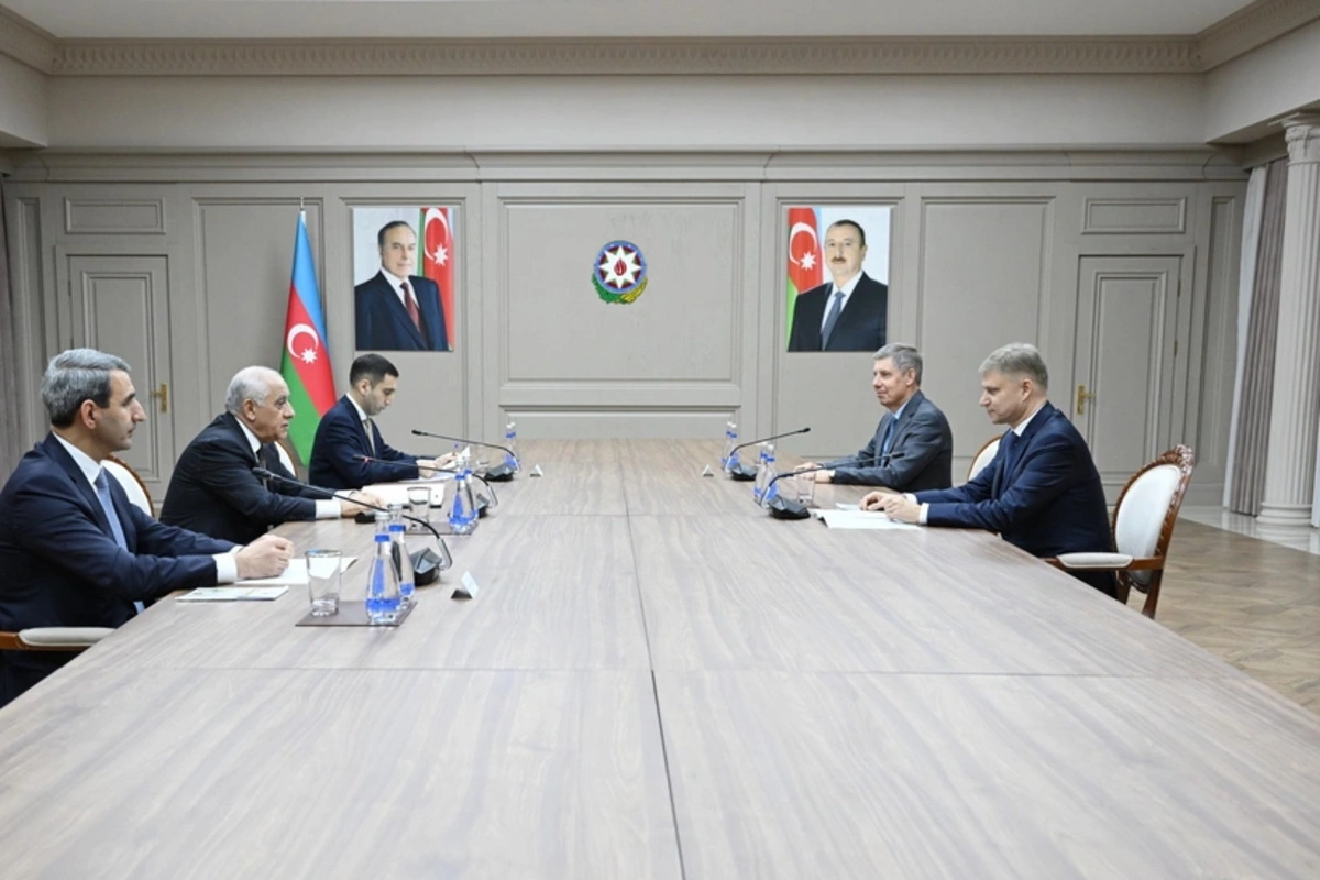 Премьер-министр Али Асадов встретился с гендиректором РЖД