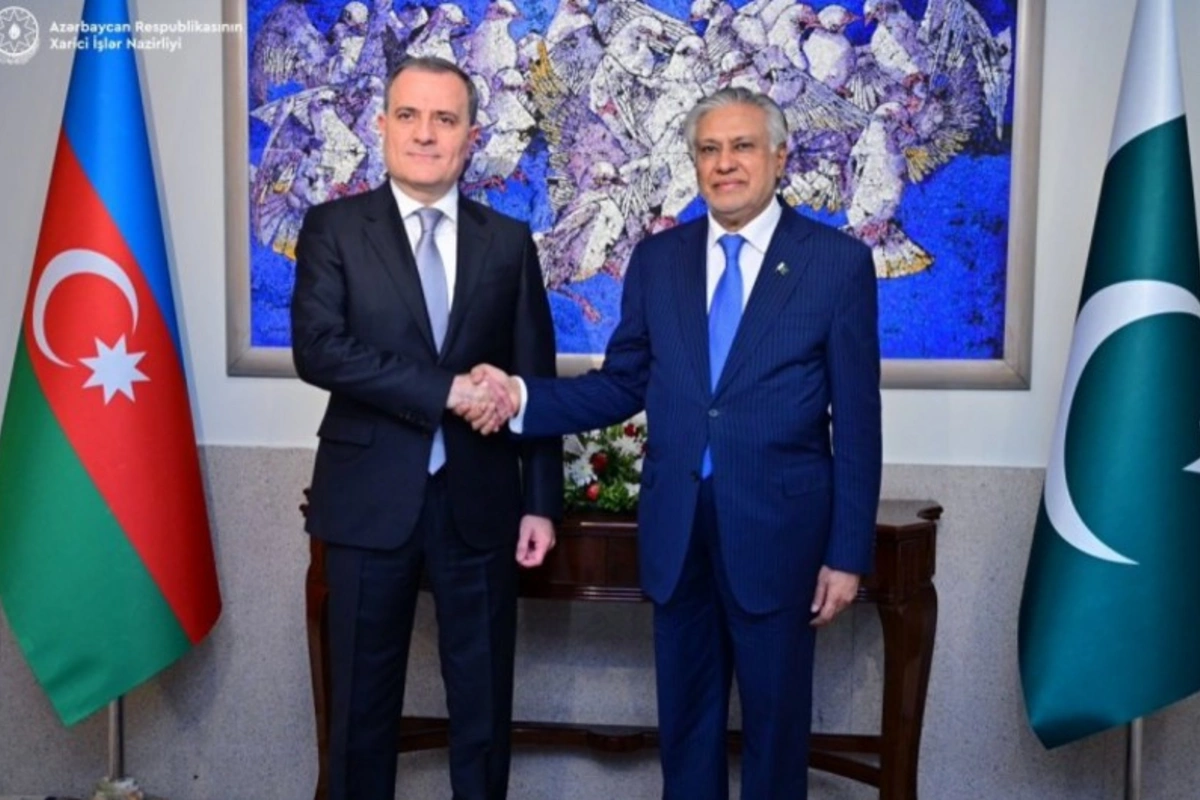 Azərbaycan və Pakistan XİN başçıları ECO Zirvəsinin təfərrüatlarını müzakirə ediblər