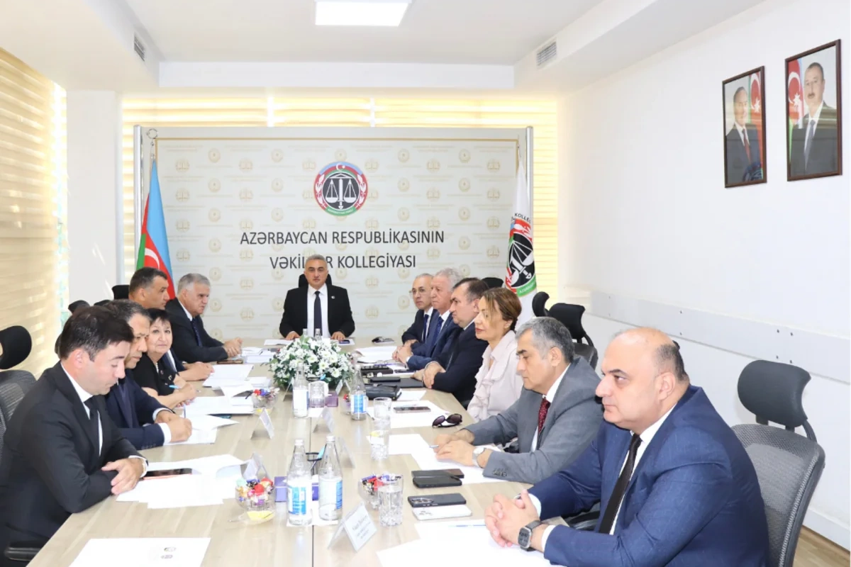 İntizam pozuntularına görə 2 vəkilə töhmət verilib, 1 vəkil cərimələnib