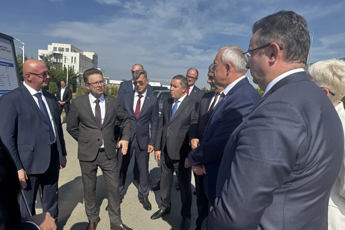 Belarus parlamentinin sədri Ağdamda aqroşəhərciyin tikintisinin gedişatı ilə tanış olub