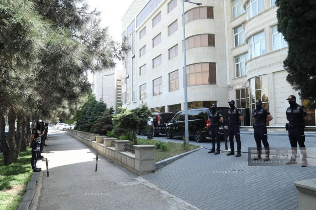 DİN-in Sputnik-Azərbaycanın ofisindəki əməliyyatından görüntülər DİN-in Sputnik-Azərbaycanın ofisindəki əməliyyatından görüntülər