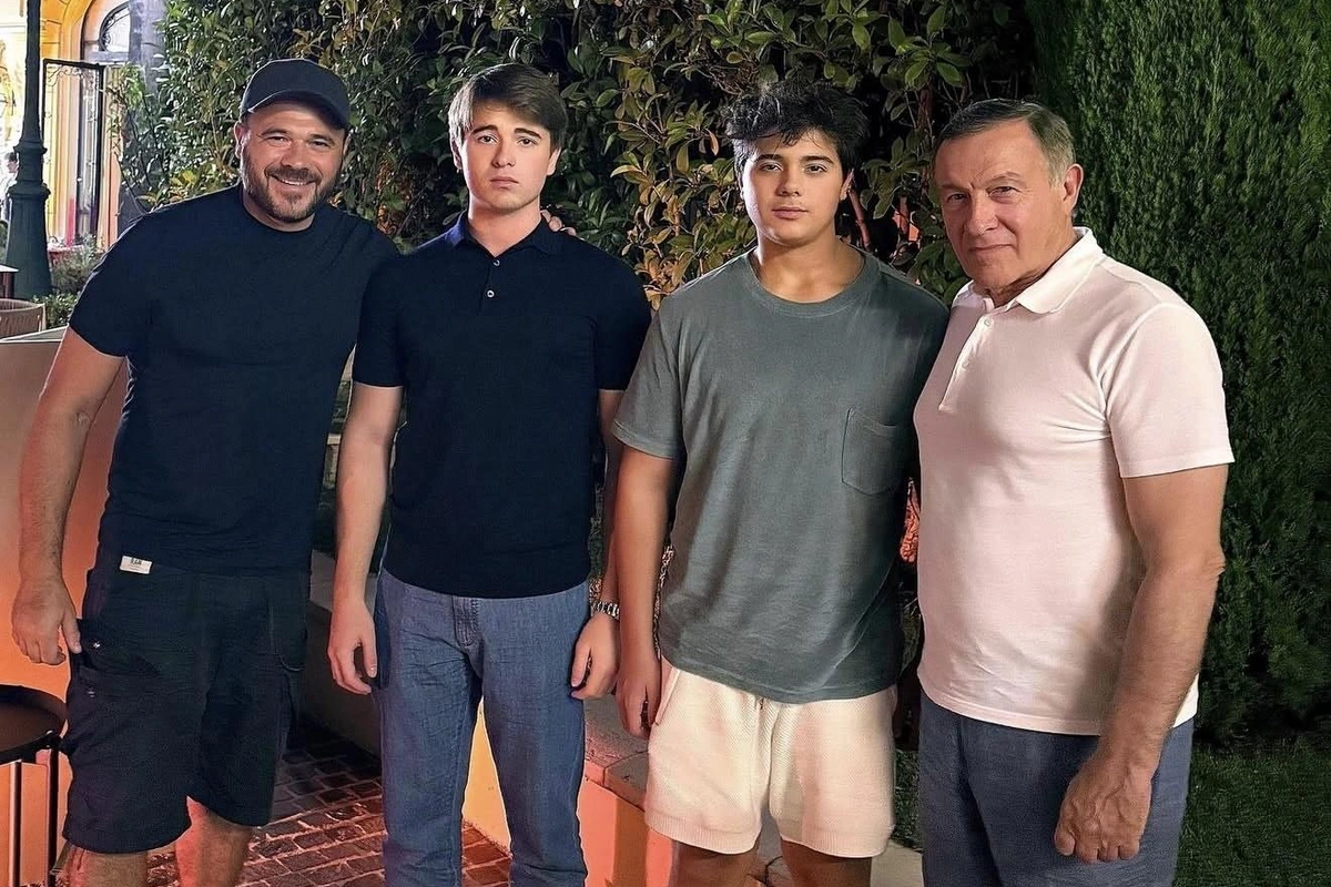Emin Ağalarovdan təbrik PAYLAŞIMI Emin Ağalarovdan təbrik PAYLAŞIMI