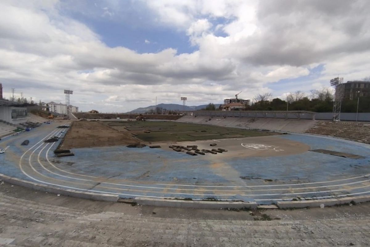 Xankəndi stadionunda təmir-bərpa işləri intensivləşib