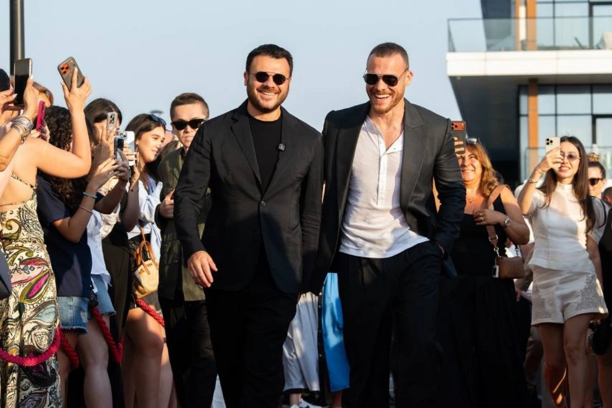 Emin Ağalarovdan Kerem Bürsinə hədiyyə