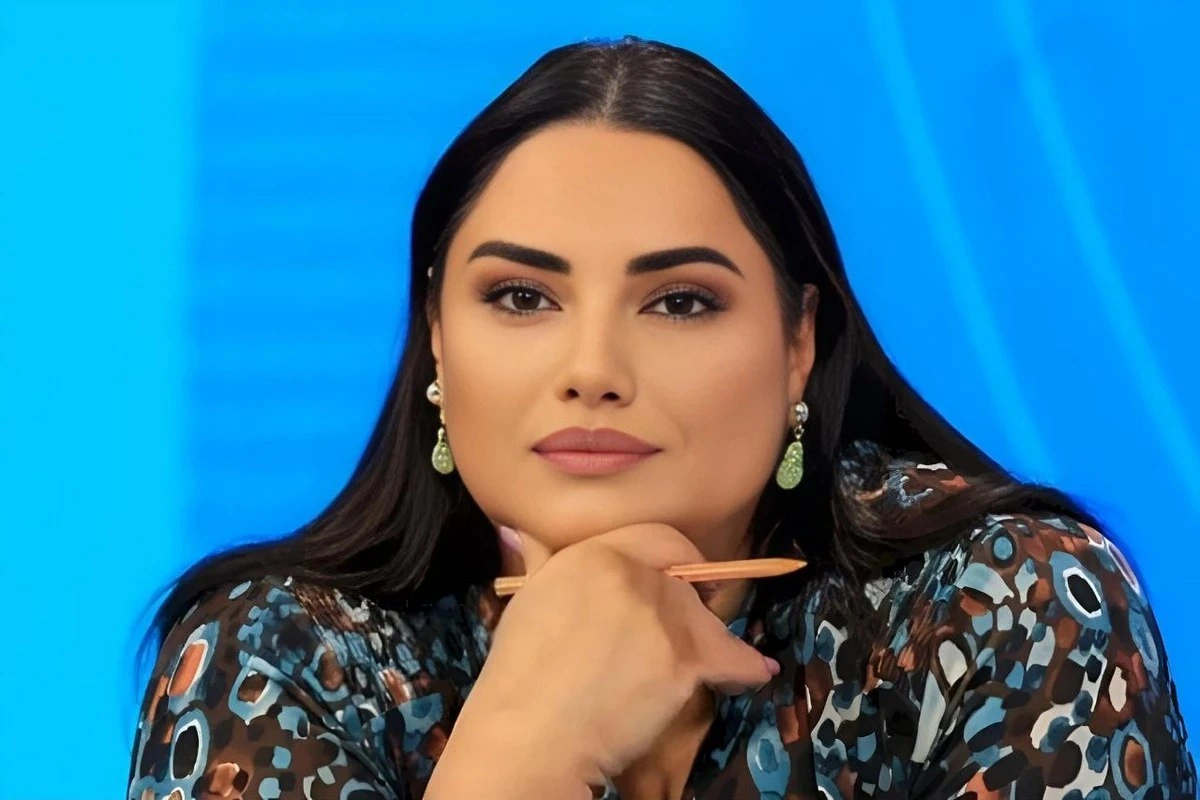 Sinif yoldaşı efirdə Aytən Səfərovaya sürpriz etdi Sinif yoldaşı efirdə Aytən Səfərovaya sürpriz etdi