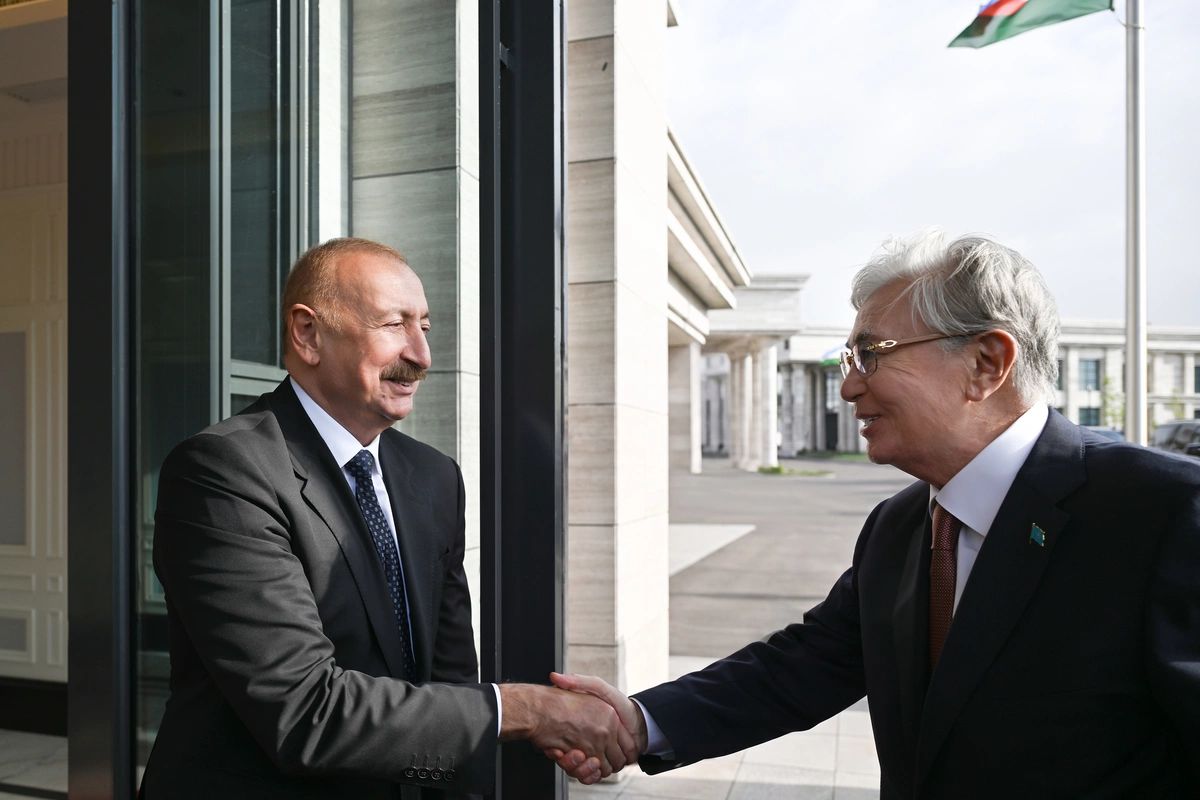 Prezident İlham Əliyevin Bişkekdə Qazaxıstan Prezidenti ilə görüşü olub