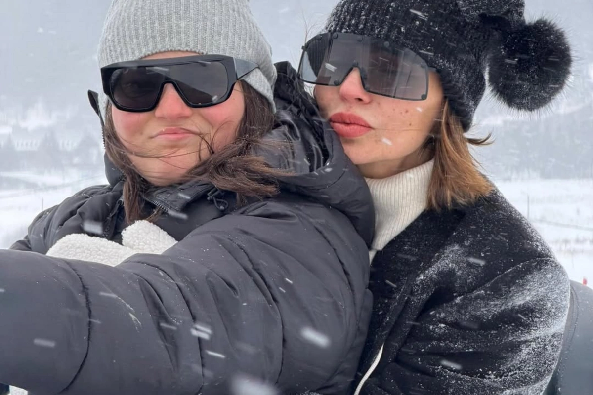 Azərbaycanlı model oğlu ilə Gürcüstanda dincəlir