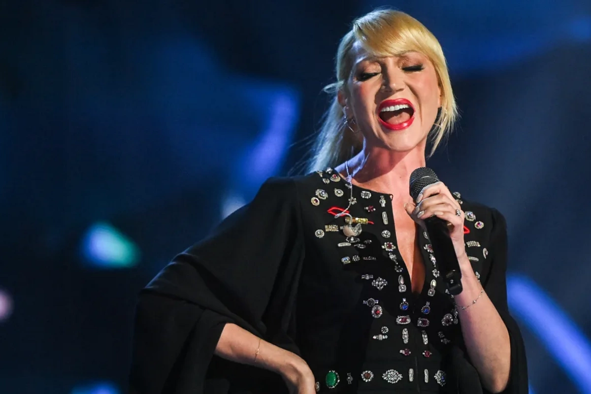 Orbakayite got down on her knees before Pugacheva