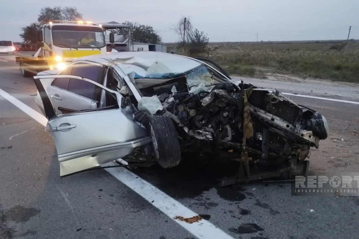 Kürdəmirdə Mercedes KamAZa çırpılıb, yaralılar var